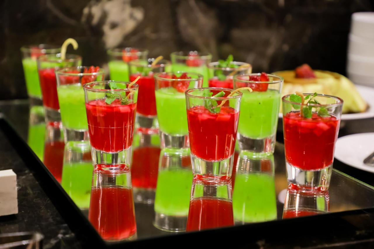 Amara Grand Baga Hotel Bagian luar foto