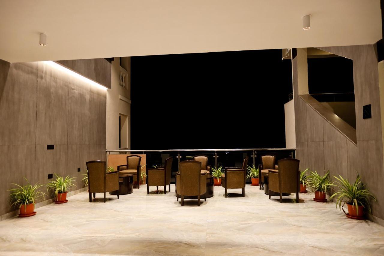 Amara Grand Baga Hotel Bagian luar foto