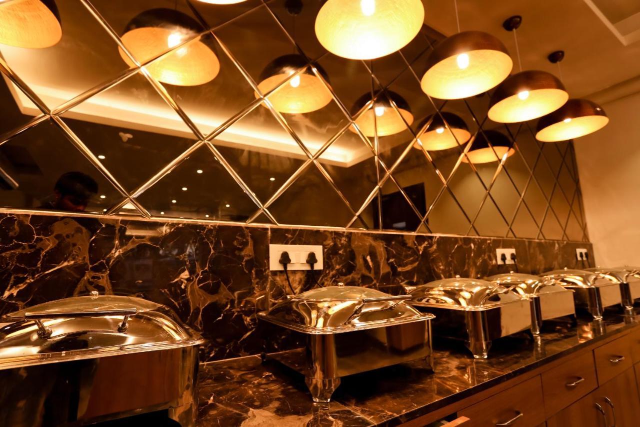 Amara Grand Baga Hotel Bagian luar foto