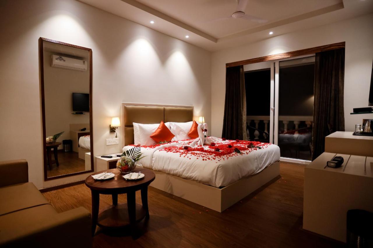 Amara Grand Baga Hotel Bagian luar foto