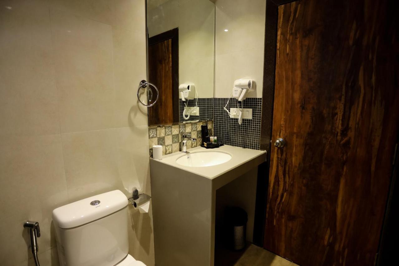 Amara Grand Baga Hotel Bagian luar foto