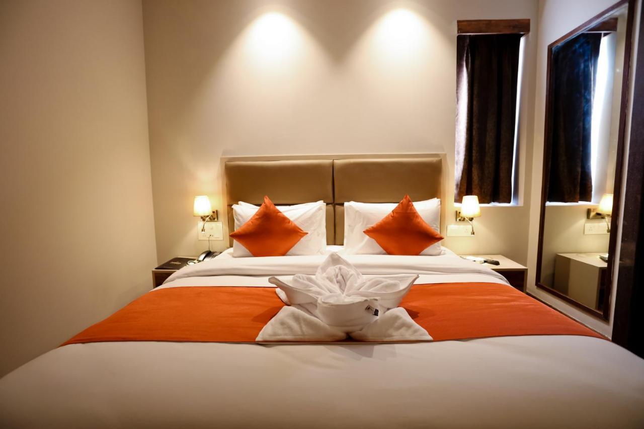 Amara Grand Baga Hotel Bagian luar foto