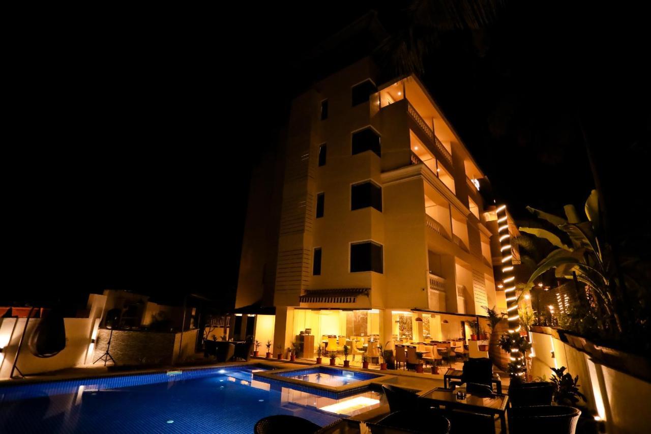 Amara Grand Baga Hotel Bagian luar foto
