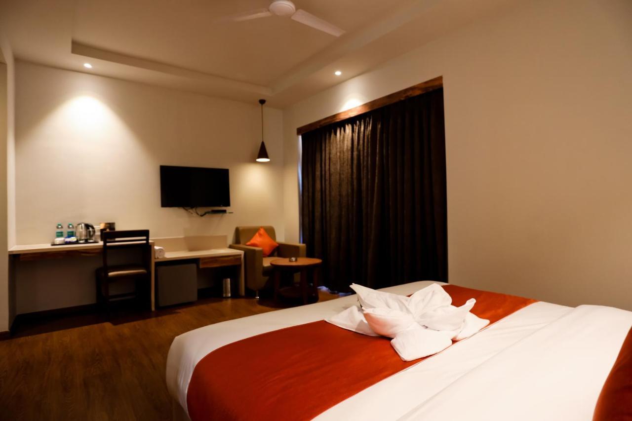 Amara Grand Baga Hotel Bagian luar foto