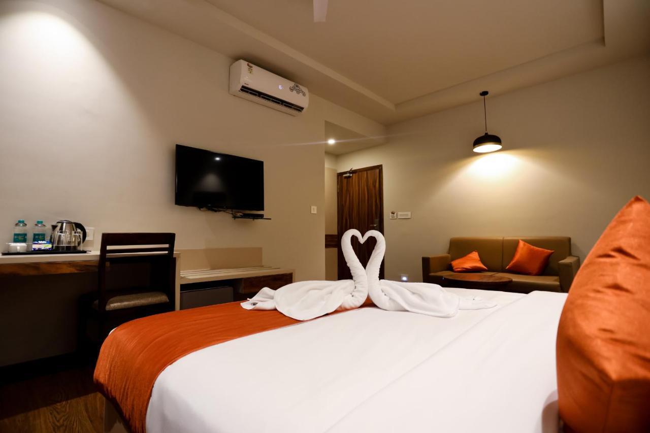 Amara Grand Baga Hotel Bagian luar foto