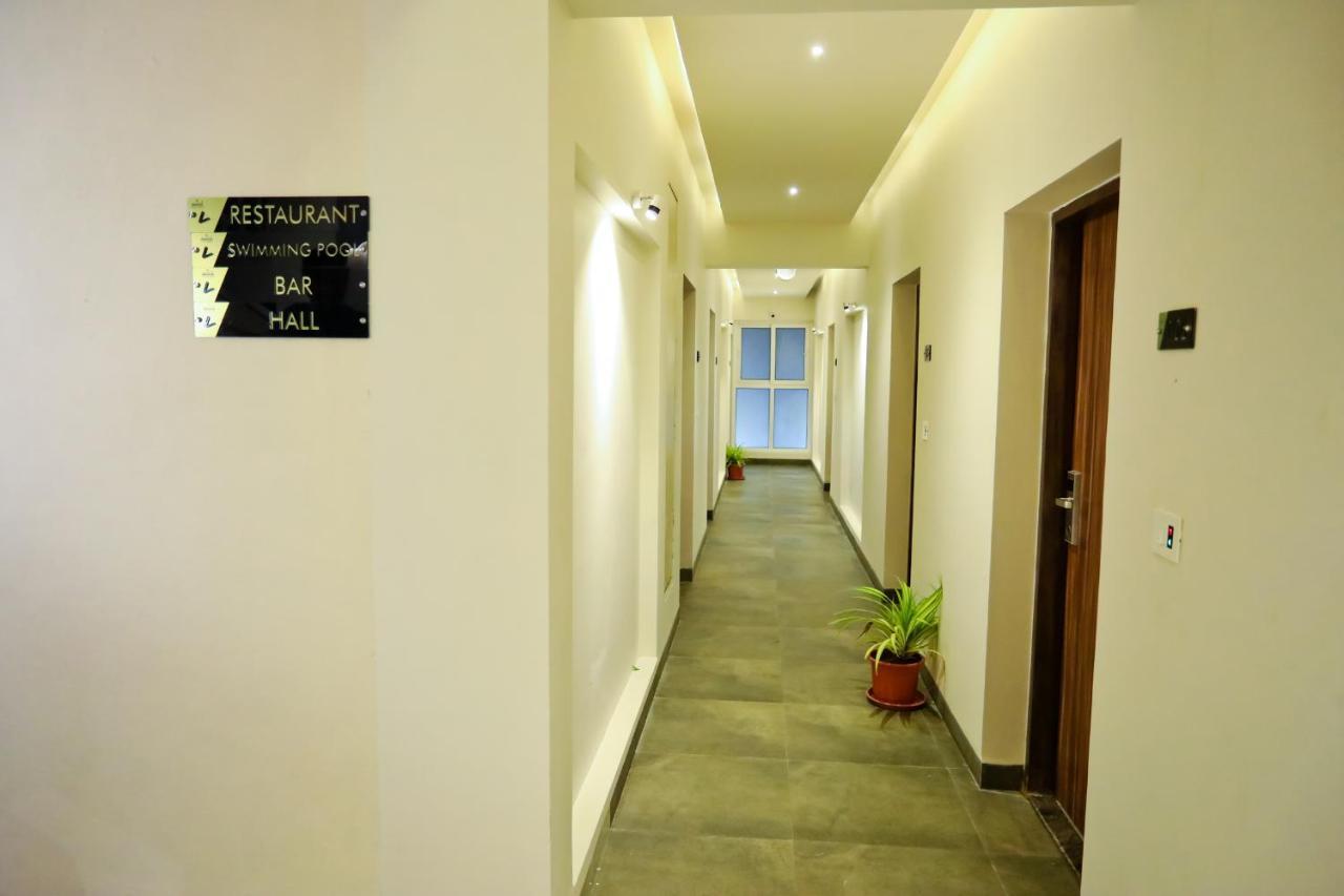 Amara Grand Baga Hotel Bagian luar foto