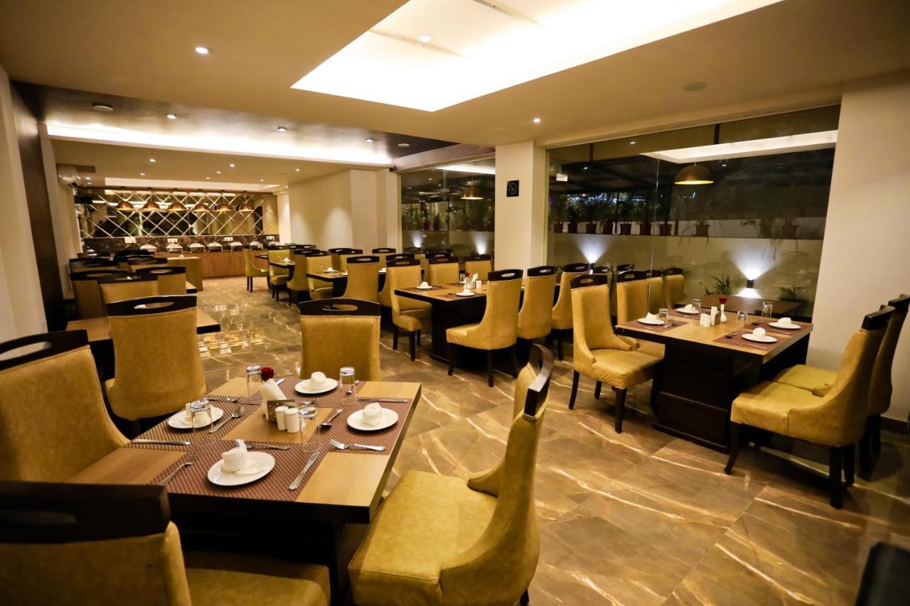 Amara Grand Baga Hotel Bagian luar foto
