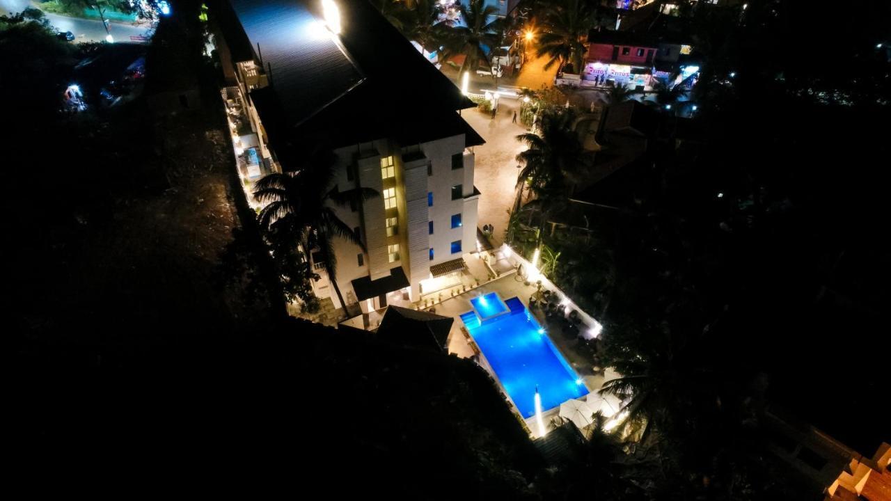 Amara Grand Baga Hotel Bagian luar foto