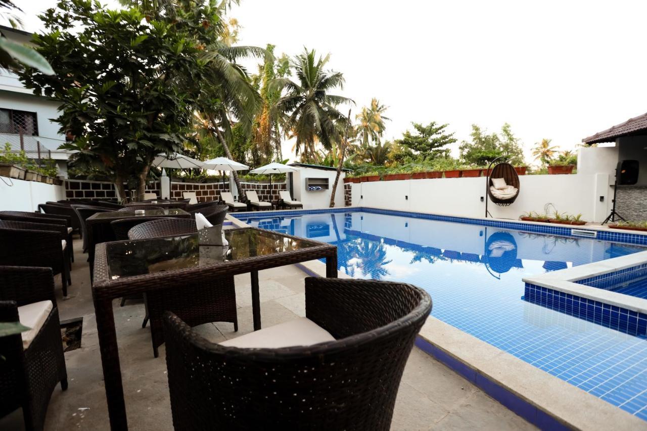 Amara Grand Baga Hotel Bagian luar foto