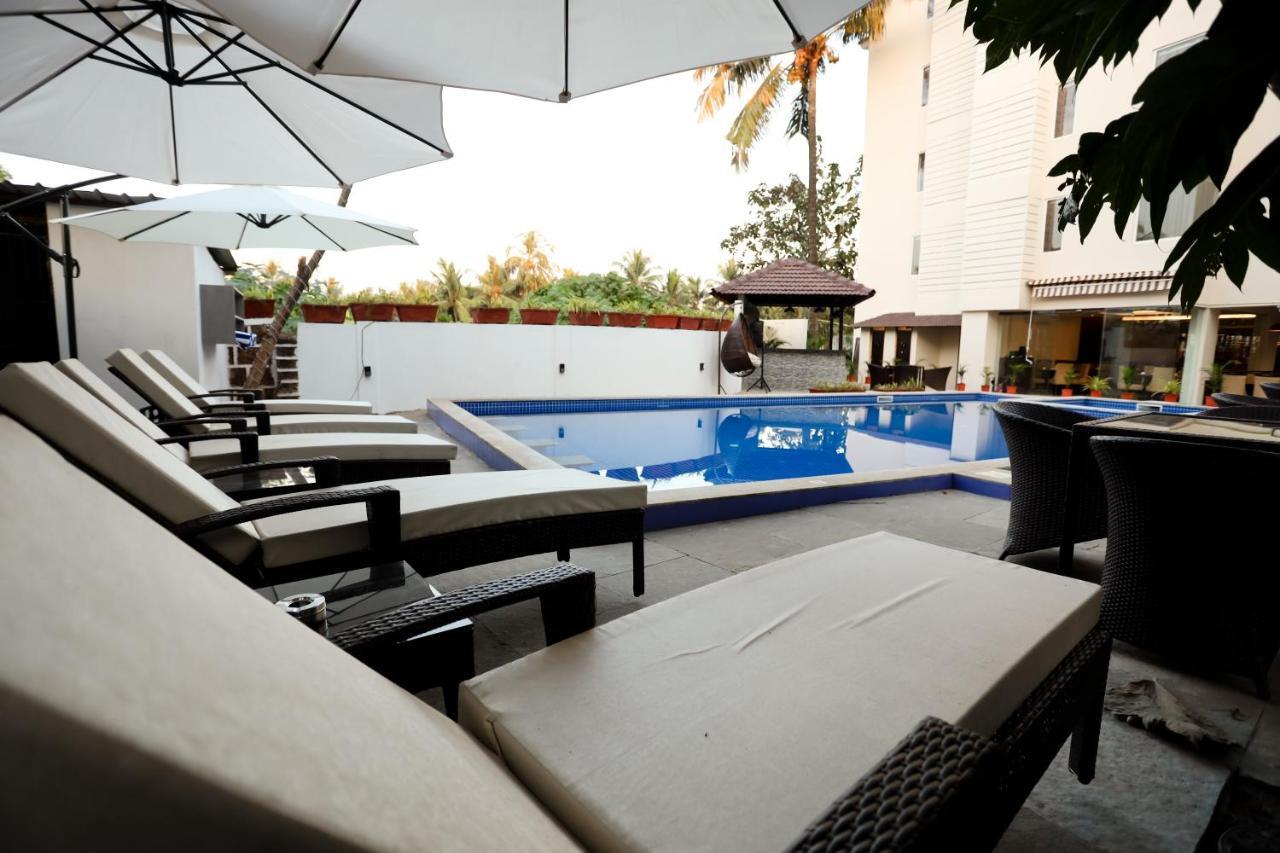 Amara Grand Baga Hotel Bagian luar foto